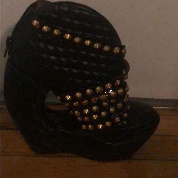 Shoes - Picture 1 of 6